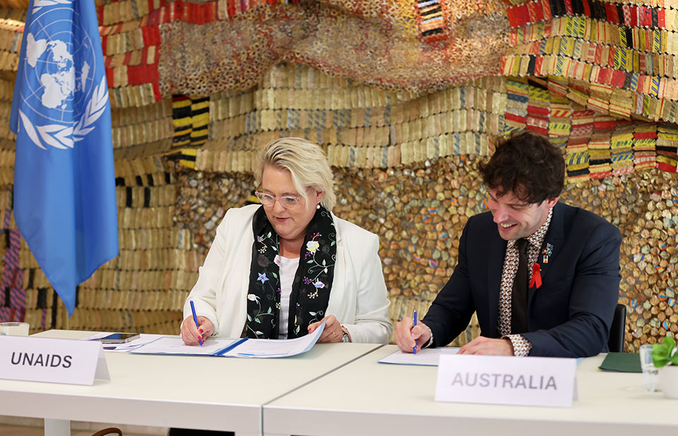 L'ONUSIDA et le gouvernement australien signent un partenariat pour renforcer la lutte contre le sida