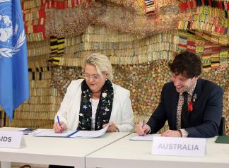 ONUSIDA y el Gobierno australiano firman una alianza para impulsar la lucha contra el sida